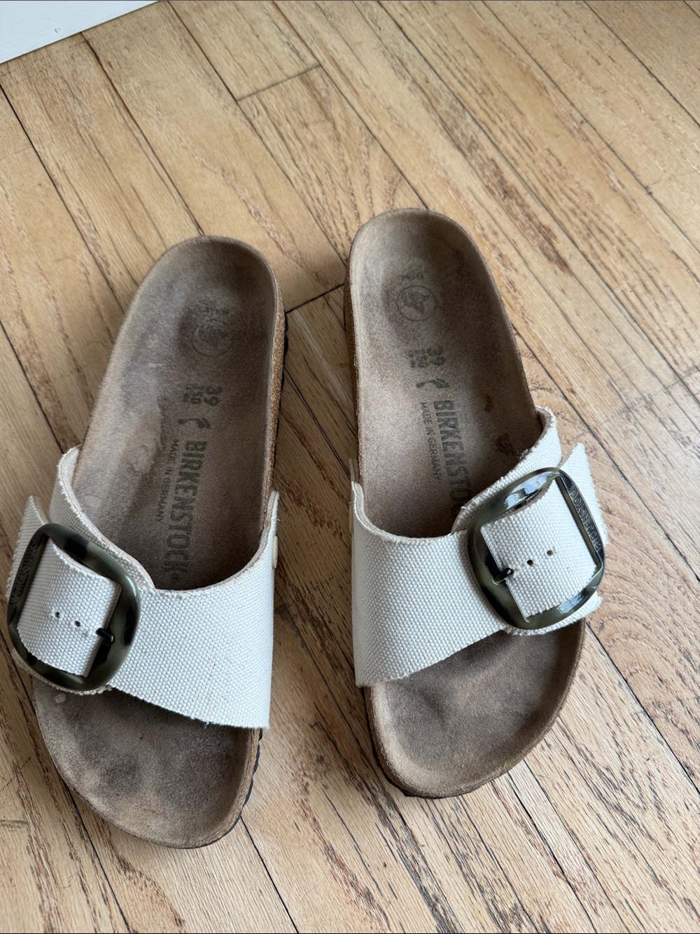 Birkenstock  Cream Single-Buckle Slide Sandals 39